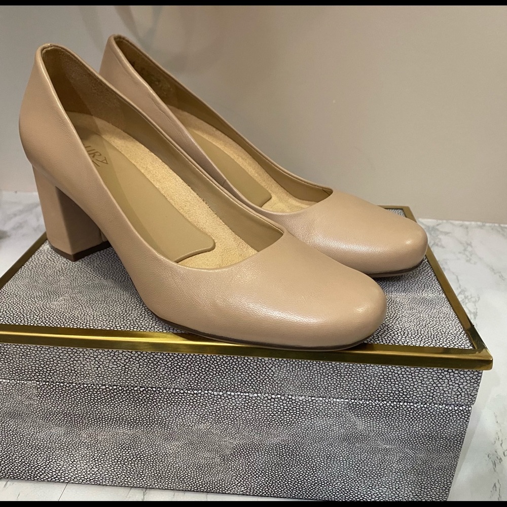 Naturalizer Audrey Pump, Taupe Block Heel